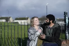 Ali & Ava - Storia di un incontro, Adeel Akhtar e Claire Rushbrook in una scena del film