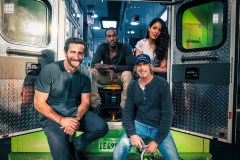 Ambulance, foto di gruppo con Yahya Abdul-Mateen II, Eiza González, Jake Gyllenhaal, Michael Bay sul set del film