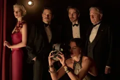 Amsterdam, Anya Taylor-Joy, Rami Malek, Christian Bale, Margot Robbie e Robert De Niro in un momento del film di David O. Russell