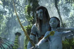 Avatar - La via dell'acqua, Sam Worthington e Jamie Flatters in una scena del film