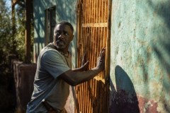 Beast, Idris Elba in una tesa scena del film di Baltasar Kormákur