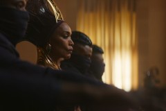 Black Panther: Wakanda Forever, Angela Bassett in una scena del film