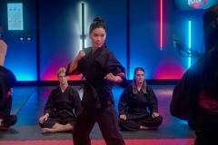 Cobra Kai 5, Alicia Hannah-Kim in una sequenza della serie