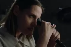 Crimes of the Future, Kristen Stewart in una sequenza del film di David Cronenberg