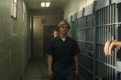 Dahmer - Mostro: La storia di Jeffrey Dahmer, Evan Peters in una sequenza della serie