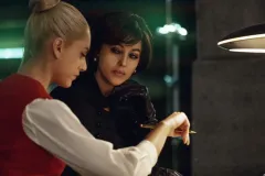 Diabolik - Chi sei, Miriam Leone e Monica Bellucci in una scena del film dei Manetti Bros.
