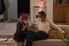 Don't Worry Darling, la regista Olivia Wilde con Chris Pine sul set del film