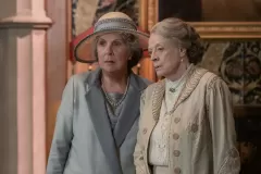 Downton Abbey II - Una nuova era, Penelope Wilton e Maggie Smith in una scena del film