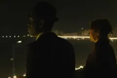 Empire of Light, Micheal Ward e Olivia Colman in una sequenza del film di Sam Mendes