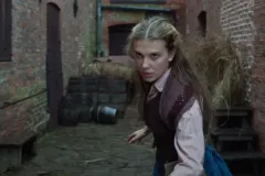 Un'immagine di Millie Bobby Brown in Enola Holmes 2, di cui è stato diffuso il trailer