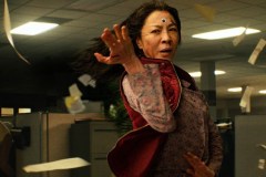 Everything Everywhere All at Once, Michelle Yeoh in una scena del film