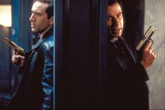 Face/Off, Nicolas Cage e John Travolta in un frame del film di John Woo