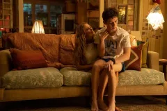 Fidanzata in affitto, Jennifer Lawrence e Andrew Barth Feldman in una sequenza del film