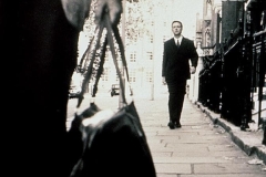Following, Jeremy Theobald in una scena del film di Christopher Nolan