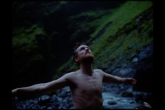 Godland - Nella terra di Dio, Hilmar Guðjónsson in una scena del film