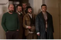 Grazie ragazzi, Antonio Albanese, Vinicio Marchioni, Giorgio Montanini, Andrea Lattanzi, Giacomo Ferrara in una scena del film