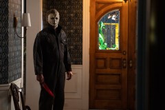Halloween Ends, il terrificante Michael Myers in una scena del film