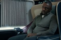 Hijack, Idris Elba in una foto della serie Apple TV+