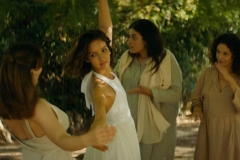 Houria, Lyna Khoudri in un'immagine del film