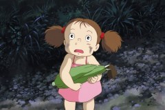 Il mio vicino Totoro, la piccola Mei in un frame del film