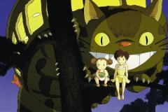 Il mio vicino Totoro, Mei e Satsuki davanti al Gattobus in una scena del film