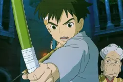 Il ragazzo e l'airone, un combattivo Mahito in una scena del film di Hayao Miyazaki