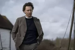 Il serpente dell'Essex, Tom Hiddleston in una sequenza della serie Apple TV+
