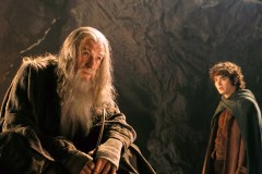 Il Signore degli Anelli - La compagnia dell'Anello, Ian McKellen ed Elijah Wood in una scena del film