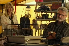Jurassic World - Il dominio, Sam Neill e Laura Dern durante una scena del film