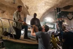Jurassic World - Il dominio, Omar Sy, Chris Pratt e il regista Colin Trevorrow sul set del film