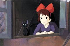Kiki - Consegne a domicilio, una pensierosa Kiki col gatto Jiji in una scena del film