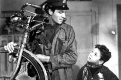 Ladri di biciclette (1948) - Vittorio De Sica - Recensione | Asbury Movies