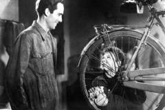 Ladri di biciclette (1948) - Vittorio De Sica - Recensione | Asbury Movies