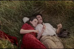 Le vele scarlatte, Juliette Jouan e Louis Garrel in una scena del film di Pietro Marcello