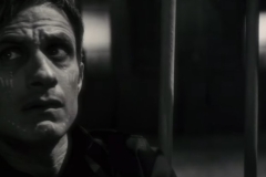 Licantropus, Gael García Bernal in una inquietante scena del film
