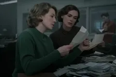 Lo strangolatore di Boston, Carrie Coon e Keira Knightley in un frame del film