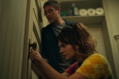 Locke & Key 3, Connor Jessup ed Emilia Jones in una scena della serie Netflix