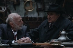 Maigret, Gérard Depardieu in un'immagine del film di Patrice Leconte