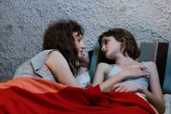 Marcel!, Alba Rohrwacher e Maayane Conti in un'immagine del film di Jasmine Trinca