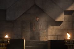 Moon Knight, Oscar Isaac si avventura nel tempio in una scena della serie Disney+