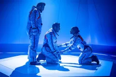 Moonfall, Halle Berry, Patrick Wilson, John Bradley in una scena del film