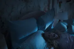 Exorcism, Amiah Miller in una agghiacciante scena del film