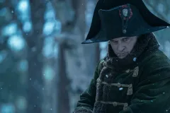Napoleon, Joaquin Phoenix in un frame del film