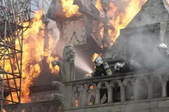 Notre-Dame in fiamme, la lotta con le fiamme nel film di Jean-Jacques Annaud