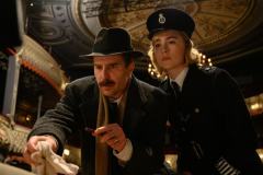 Omicidio nel West End, Sam Rockwell e Saoirse Ronan in una foto del film