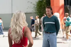 Una sequenza dell'episodio di Pam e Tommy 1x08 - Seattle