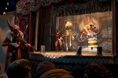 Pinocchio di Guillermo del Toro, Pinocchio e il Conte Volpe in una scena del film