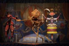 Pinocchio di Guillermo del Toro, il protagonista Pinocchio si esibisce in una scena del film
