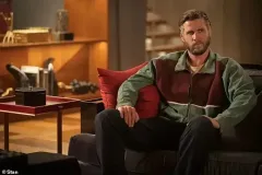 Poker Face, Liam Hemsworth in una scena del film di Russell Crowe