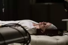 Possessor, Andrea Riseborough durante una scena del film di Brandon Cronenberg
